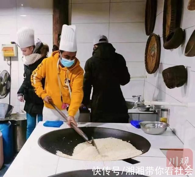 逛名勝、進(jìn)工廠、品美食、探非遺 七國友人“走進(jìn)四川、讀懂四川”文化藝術(shù)交流活動(dòng)圓滿舉行